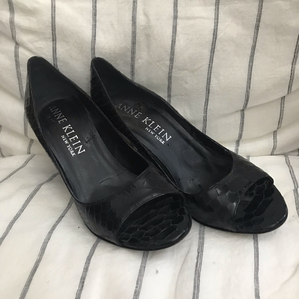 Anne Klein Black Lizard Print Peep-Toe Pumps